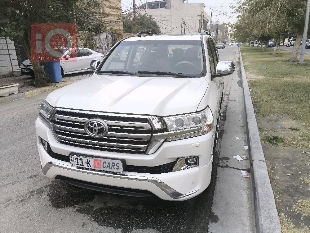 تۆیۆتا لاند کروزەر